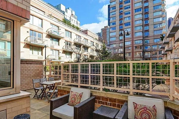 Sold by Digs Realty Group | media 3