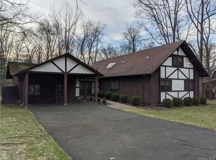 35 Dawn Ln, Airmont, NY 10901