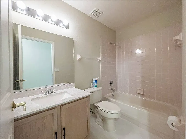 218 Langford Park Dr — Photo 5