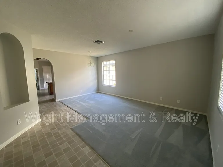 1439 Loretto Cir — Photo 3