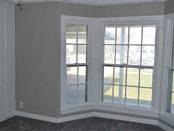 5th image of 210 Hollywood Dr