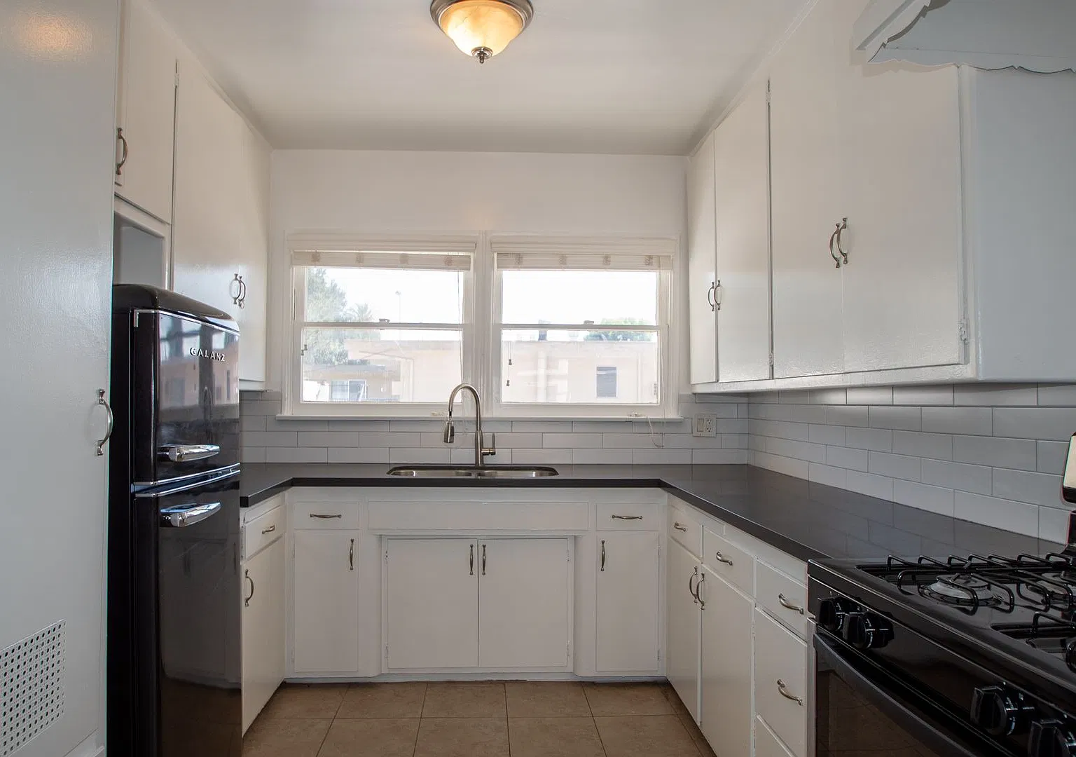 5220-26 — Photo 2