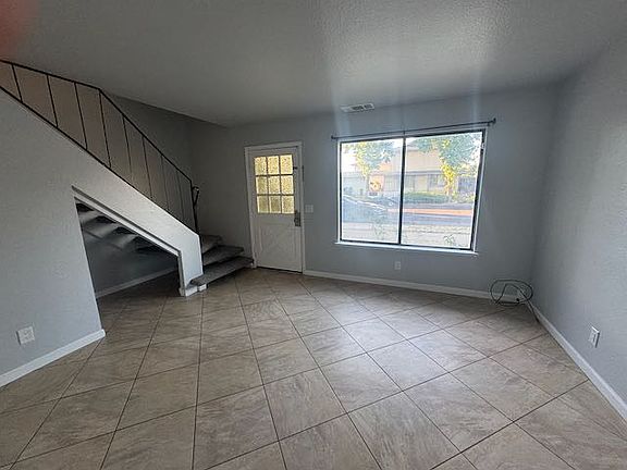 5th image of 1902 Shadowbrook Dr APT 2