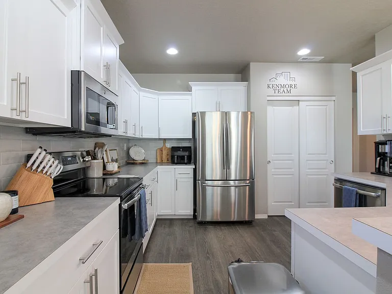 2933 Castle Rock Blvd — Photo 2