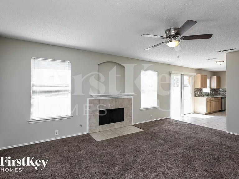820 Monette Dr — Photo 3