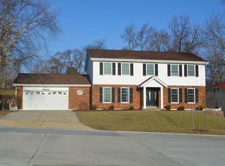 14999 Ridge Lake Dr, Chesterfield, MO 63017