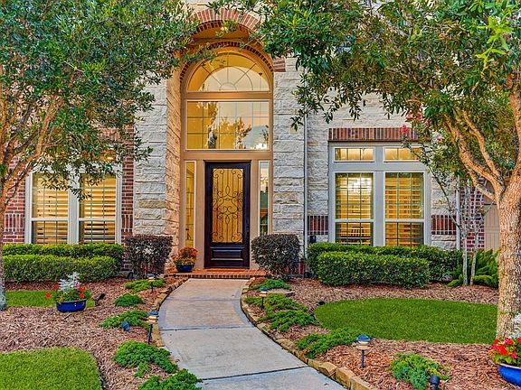 Welcome to 7126 Angel Falls. Lets' step inside and take a closer look. I promise, you will not be disappointed.