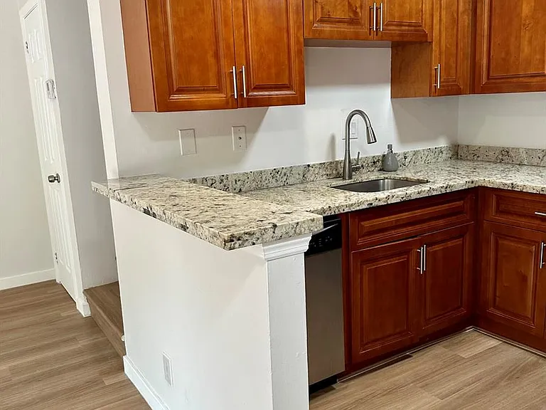 8074 Severn Dr — Photo 11