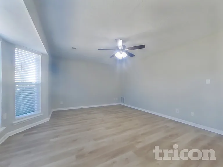 126 Woodberry Ct — Photo 3