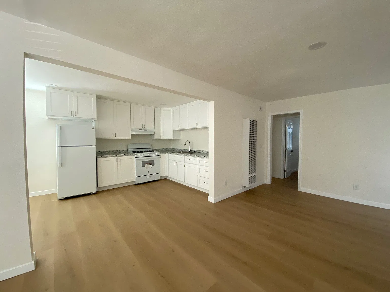 2 bed, 924 sqft, $2,800 — Photo 3