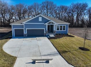 3221 SW Arbortree Dr, Lees Summit, MO 64082