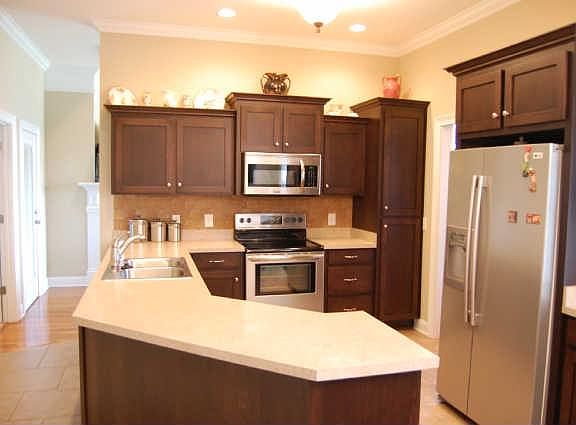 3rd image of 628 Urlacher Dr