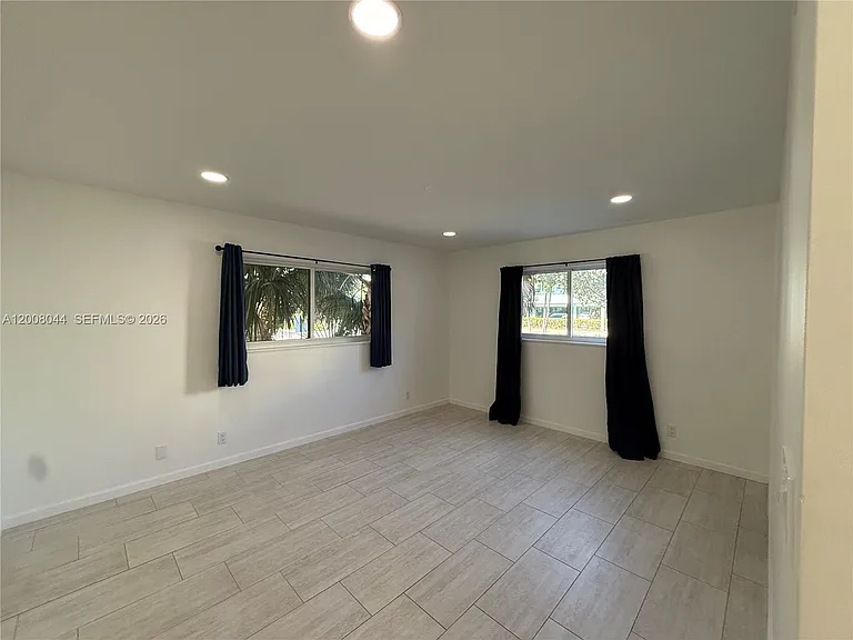 609 NE 14th Ave #108 — Photo 15