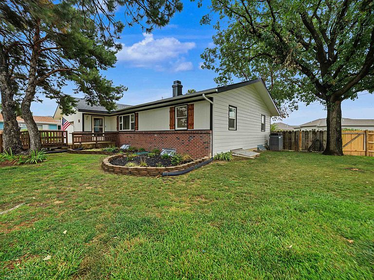 Listing photo 3