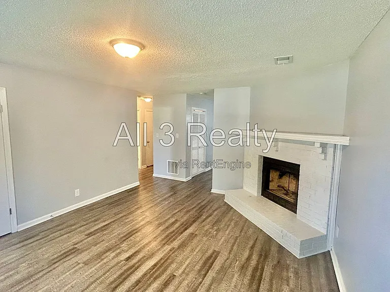 8460 Pineland Dr — Photo 14