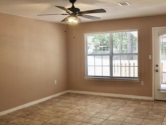 2nd image of 625 Emerald Ln