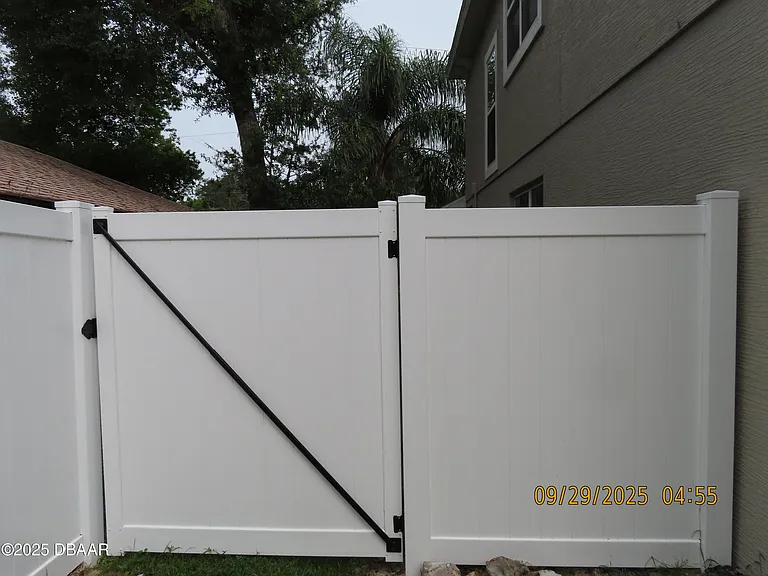 1320 N Beach St — Photo 37