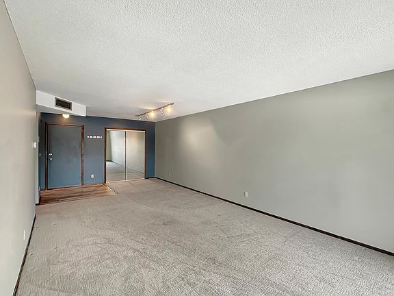 4th image of 122 Demont Ave E APT 358