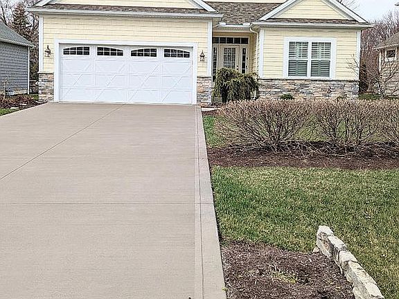 2nd image of 2080 S Bailiwick Ln