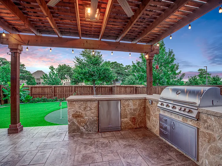 724 Orleans Dr — Photo 49