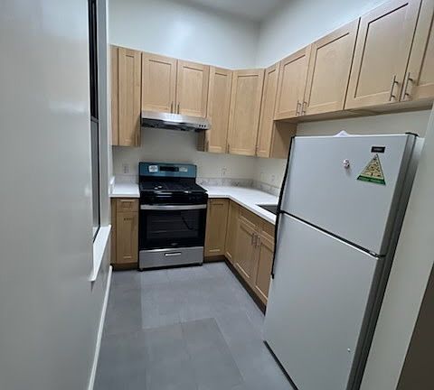 5th image of 748 Commercial St APT 3