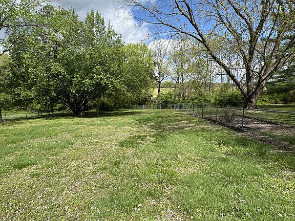 3rd image of 116 Hickory Hill Dr