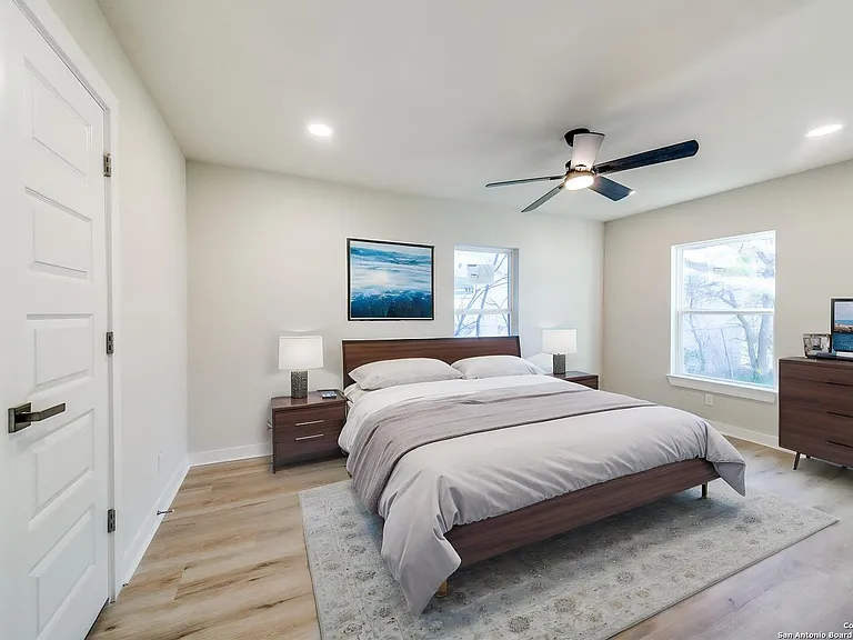 1414 Burleson St — Photo 11