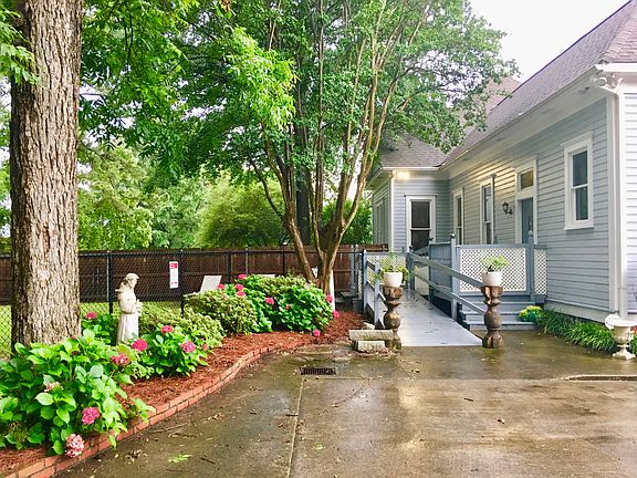 5th image of 1705 Irving Pl