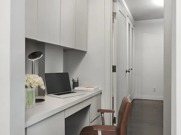 270 West 11th Street image 3 of 6