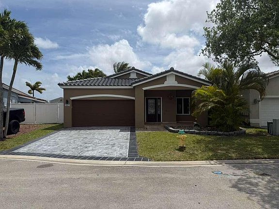 2nd image of 4572 SW 14th Street