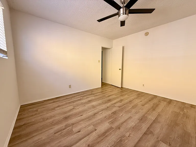 12002 Hart St #2 — Photo 25