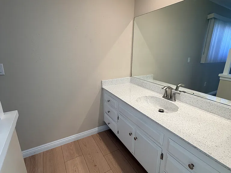 2614 W Juniper St #2 — Photo 8