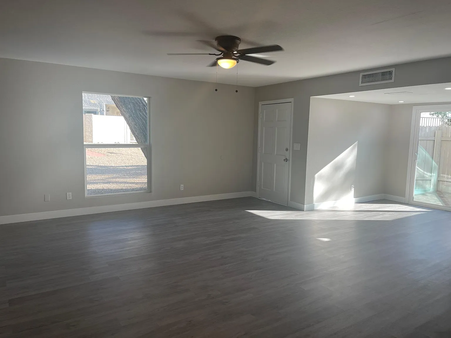3 bed, 1369 sqft, $2,150 — Photo 3