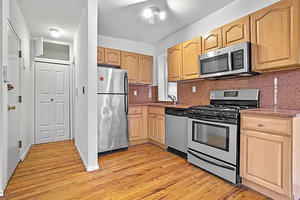 Rented by Oxford Property Group | media 9