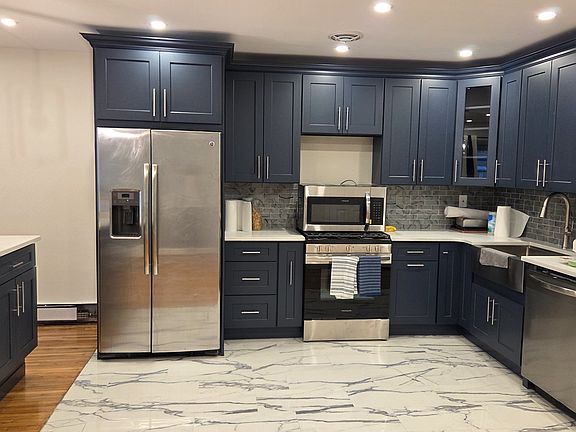 2nd image of 905 E 98th St Floor 2