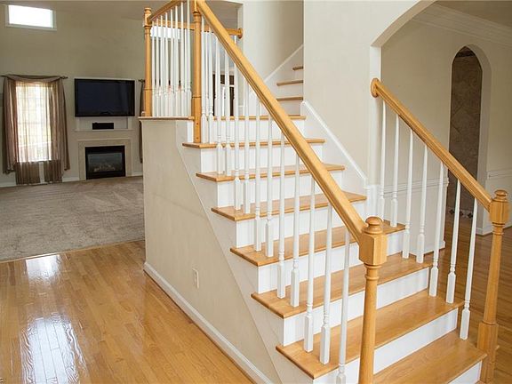 3rd image of 4013 Estates Ln