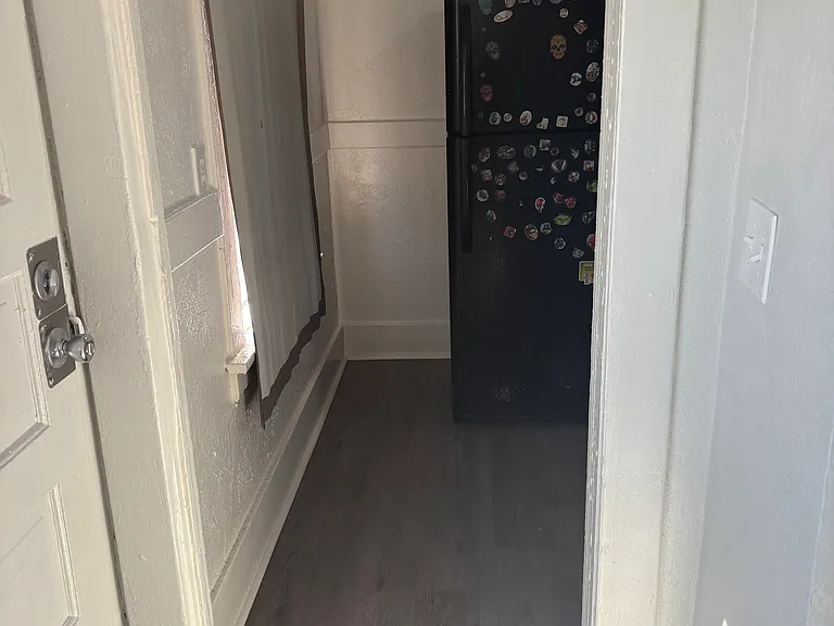 402 E 43rd Pl — Photo 3