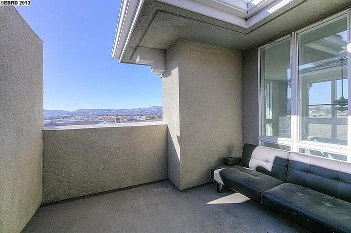 2 bed, 1013 sqft, $3,100 — Photo 3