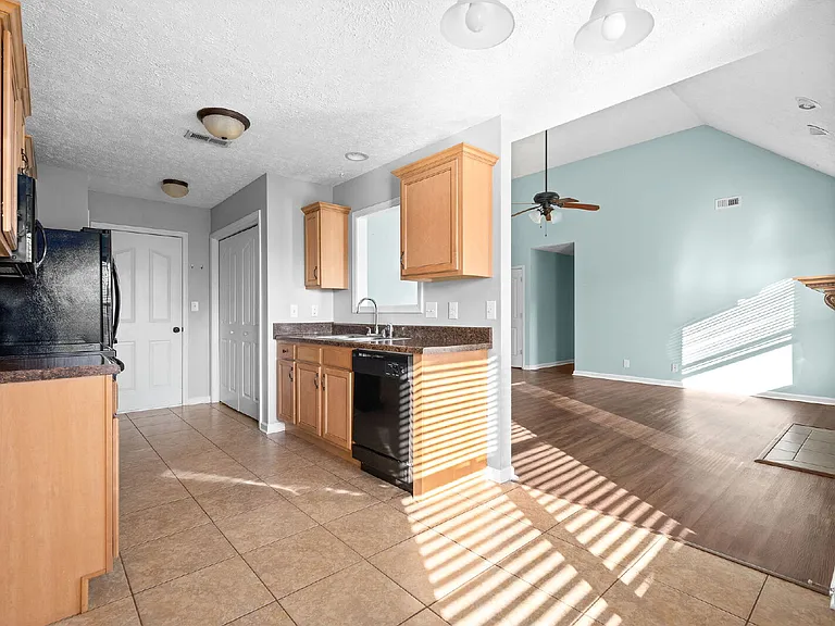 3565 Southwood Dr — Photo 11