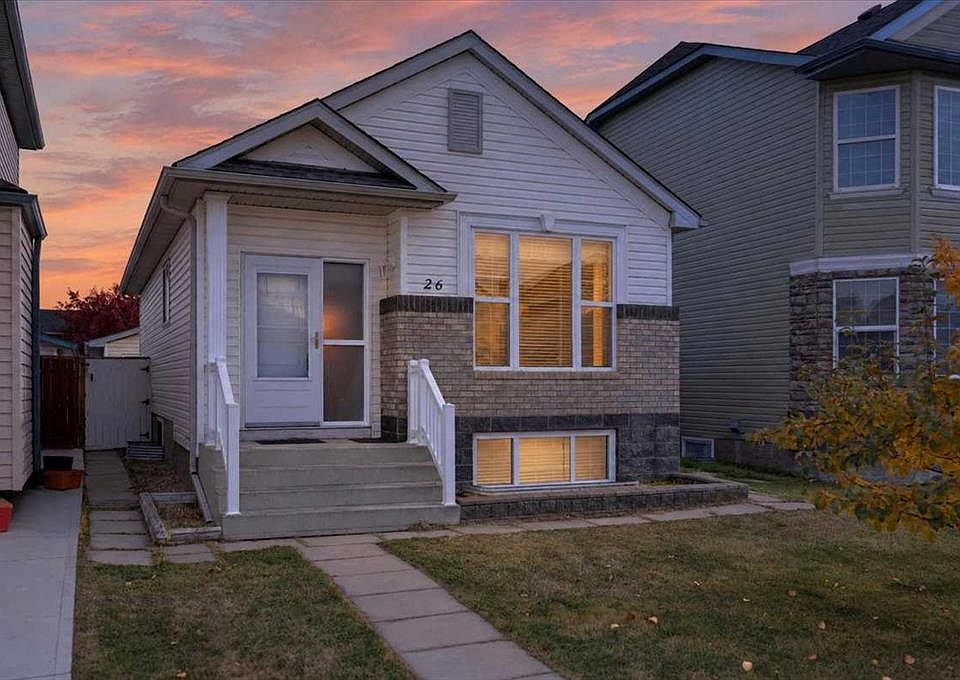 1st image of 26 S Saddlemead Way NE