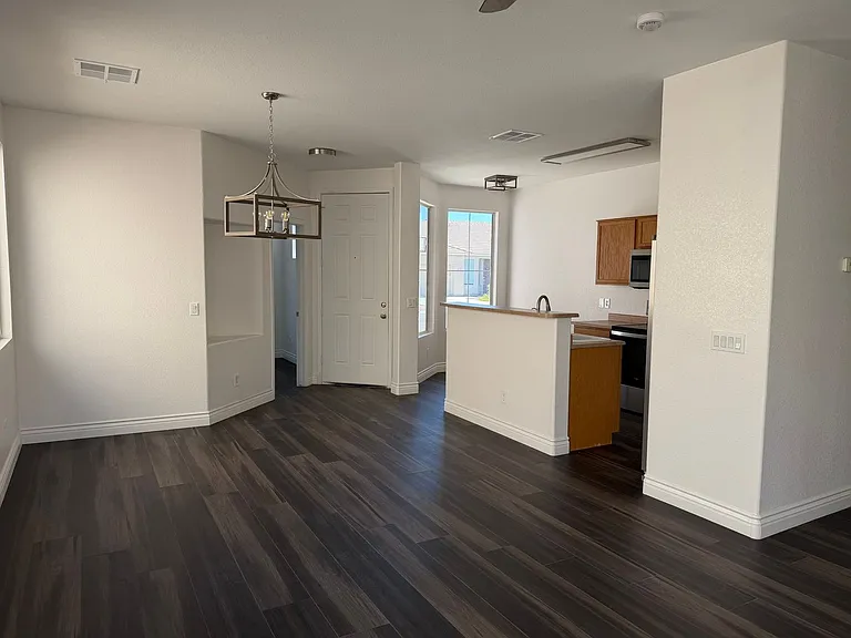 1140 E Catino St — Photo 11
