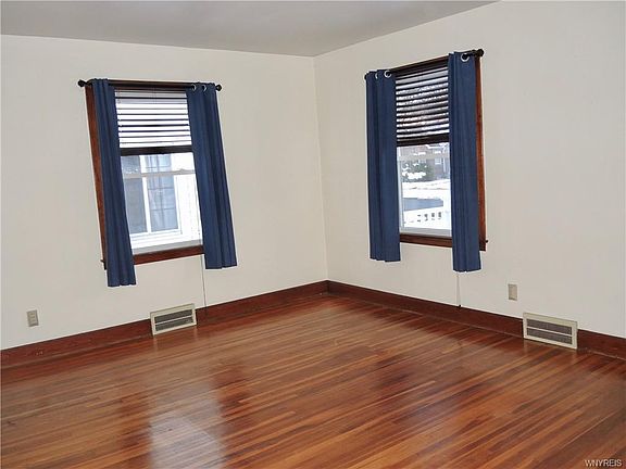 4th image of 2744 Forest Ave