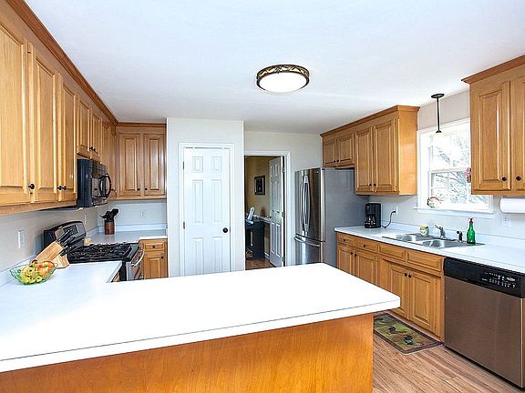 Lots of cabinetry space!
