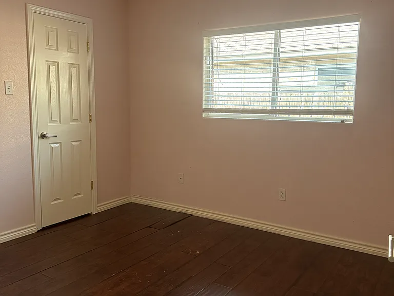 5229 Brewster Dr — Photo 10