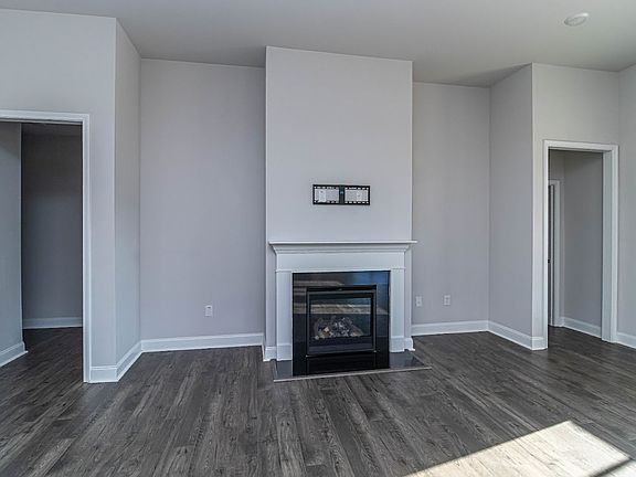 4th image of 309 Spring Forest Dr