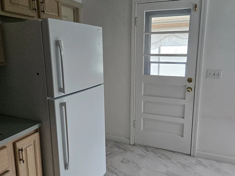 205 Pine St #2 — Photo 6