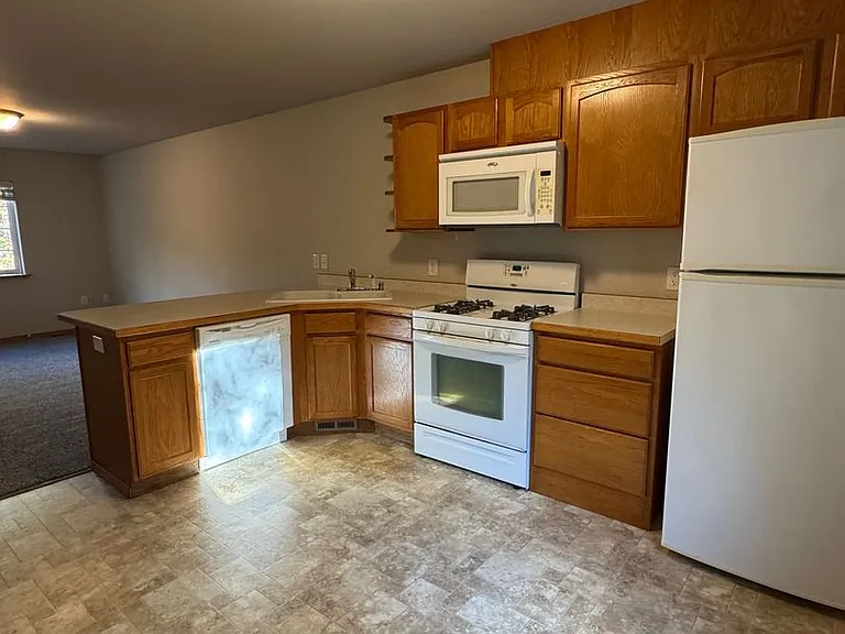 2875 S Donovan Dr — Photo 6