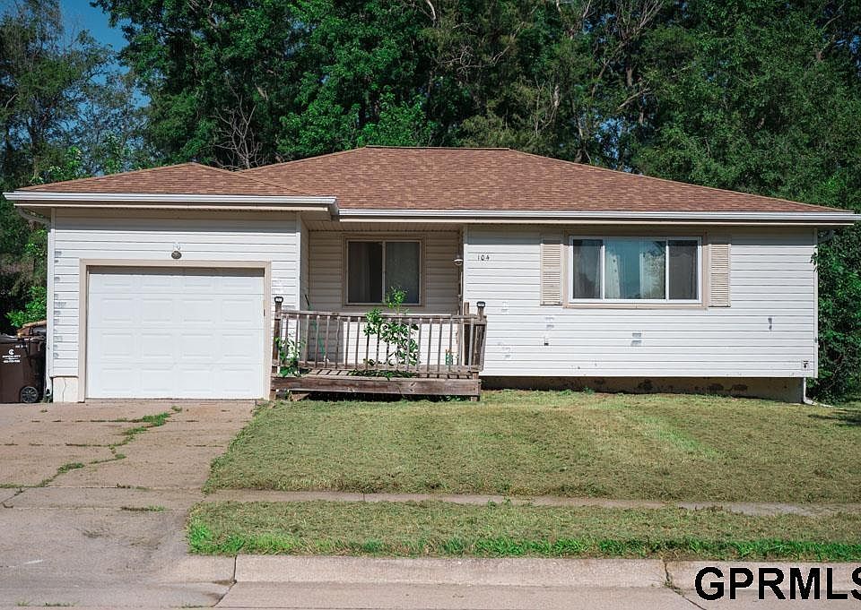 1st image of 104 Brentwood Ave