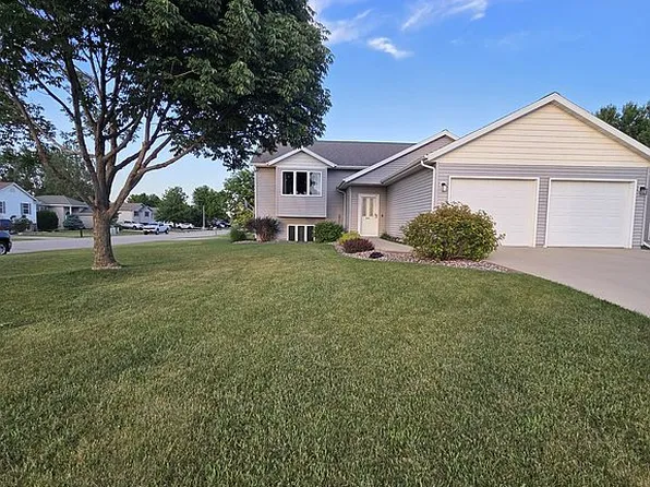 902 Nancy Ct SW, Eyota, MN 55934