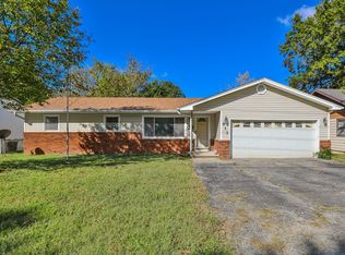 911 S Barnes Ave, Springfield, MO 65802